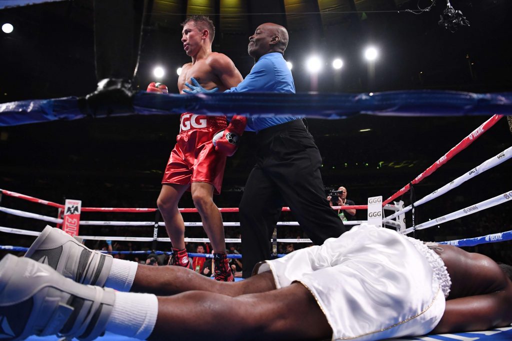Gennady Golovkin & Steve Rolls in the canvas (DAZN)