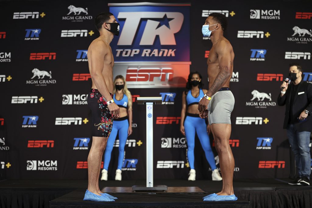 Berlanga_Moon_faceoff (Mikey Williams Top Rank)