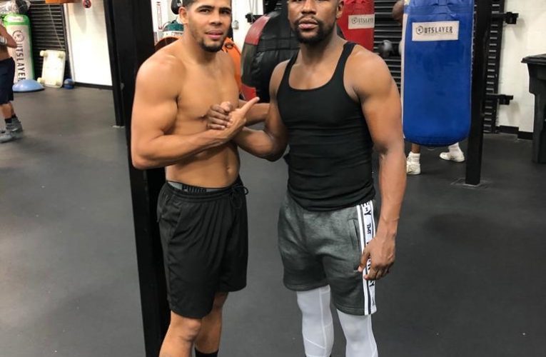 FLOYD MAYWEATHER FIRMA A BORICUA JEAN CARLO ‘LOBO’ TORRES