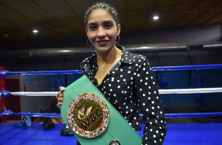 “HICE MI TRABAJO Y AHORA SOY CAMPEONA GALLO DEL CMB”