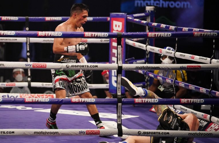 ¡MAURICIO LARA SORPRENDE AL MUNDO Y NOQUEA A JOSH WARRINGTON!