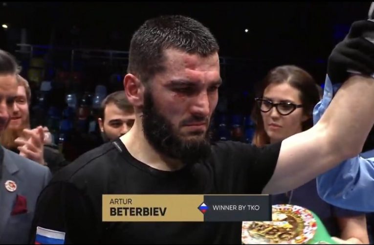 Artur Beterbiev destruyó por completo a Adam Deines
