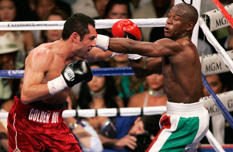 De La Hoya quiere revancha con Mayweather; cree ganó la primera pelea