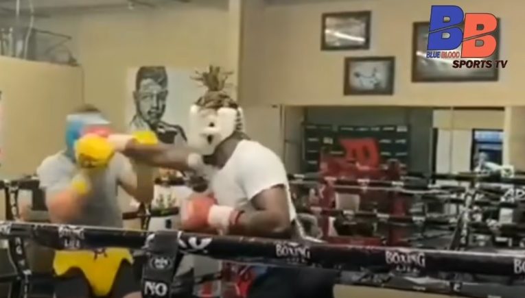 Canelo pasando mucho trabajo en sparring (VÍDEO)